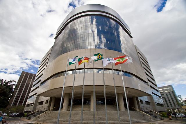TRF4 limita retenção de IR sobre dividendos entre R$ 50 mil e R$ 100 mil mensais